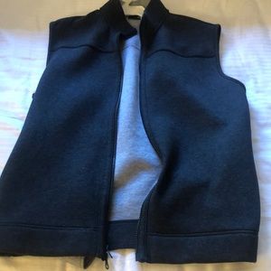 Outdoor zip up vest
